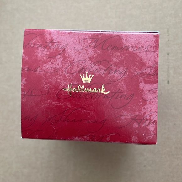 Hallmark “Waitin’ on Santa” Winnie the Pooh Keepsake ornament ©️Disney 1997 - Picture 5 of 15